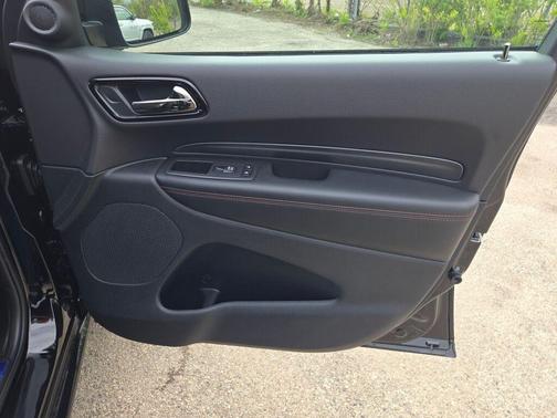 DB Black Crystal Clearcoat 2026 Dodge Durango GT
