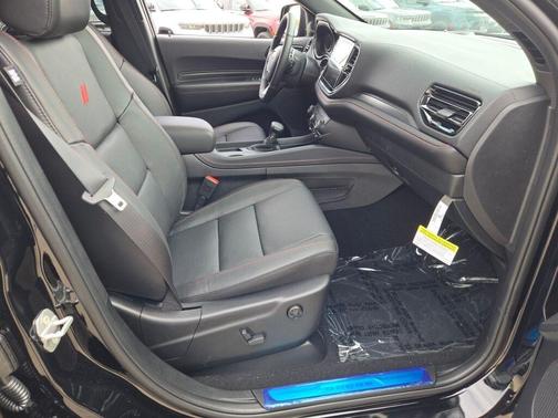 DB Black Crystal Clearcoat 2026 Dodge Durango GT