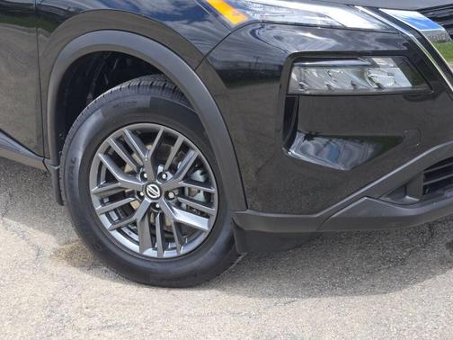 Black 2021 Nissan Rogue S