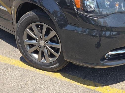 2015 Chrysler Town & Country S