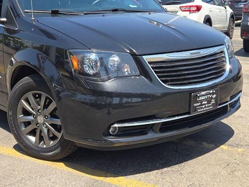 2015 Chrysler Town & Country S
