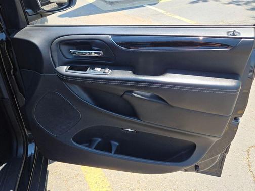 2015 Chrysler Town & Country S