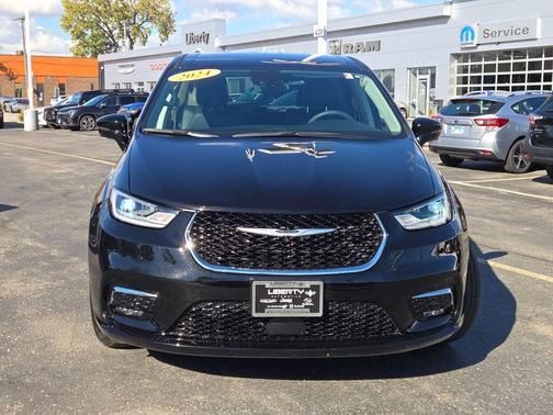 2024 Chrysler Pacifica Touring-L