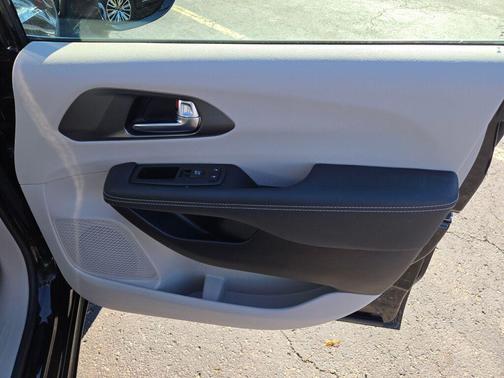 2024 Chrysler Pacifica Touring-L