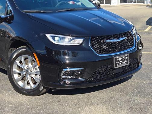 2024 Chrysler Pacifica Touring-L