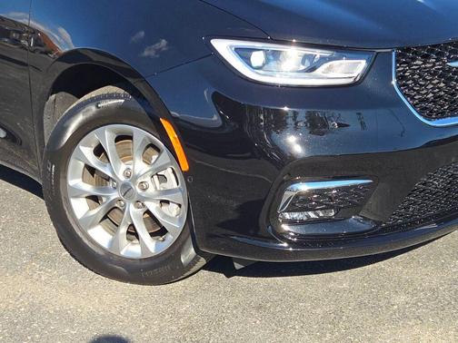 2024 Chrysler Pacifica Touring-L