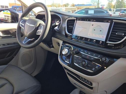 2024 Chrysler Pacifica Touring-L