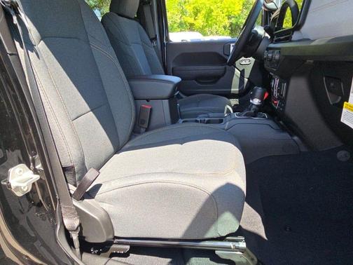 Black Clearcoat 2026 Jeep Wrangler Sport