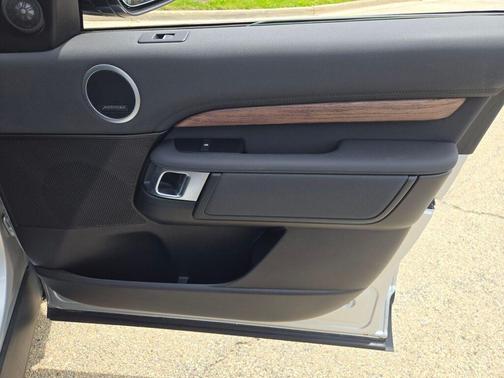 Indus Silver 2019 Land Rover Discovery HSE
