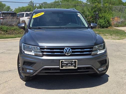 Platinum Gray Metallic 2018 Volkswagen Tiguan 2.0T SEL