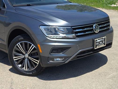 Platinum Gray Metallic 2018 Volkswagen Tiguan 2.0T SEL