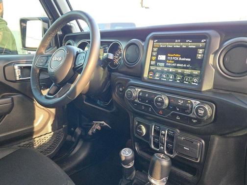 2022 Jeep Gladiator Sport