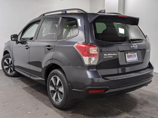 Photo 4 of 40 of 2018 Subaru Forester 2.5i Limited