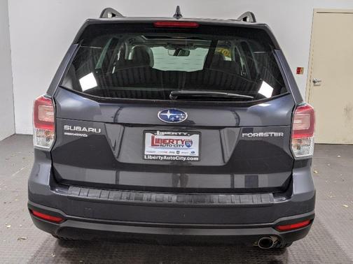 Photo 5 of 40 of 2018 Subaru Forester 2.5i Limited