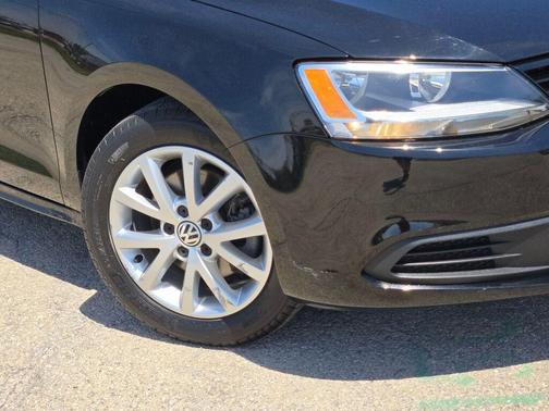 Platinum Gray Metallic 2011 Volkswagen Jetta SE