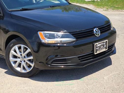 Platinum Gray Metallic 2011 Volkswagen Jetta SE