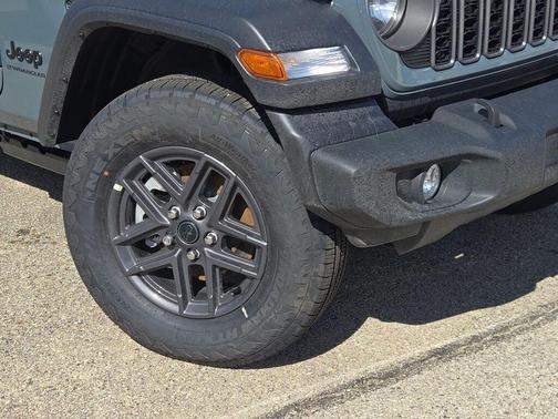 Anvil Clearcoat 2026 Jeep Wrangler Sport