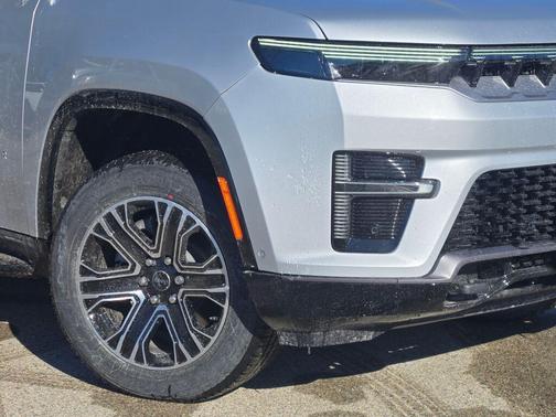 Silver Zynith 2026 Jeep Grand Wagoneer Base