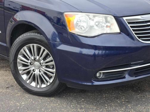 2014 Chrysler Town & Country Touring-L