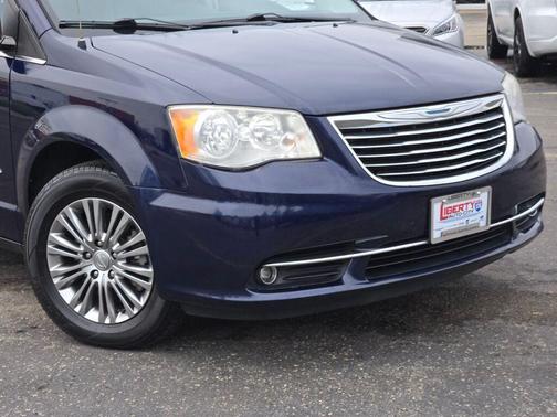 2014 Chrysler Town & Country Touring-L