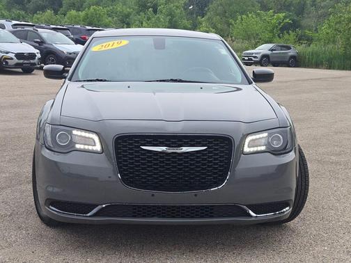 2019 Chrysler 300 Touring