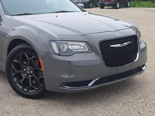 2019 Chrysler 300 Touring
