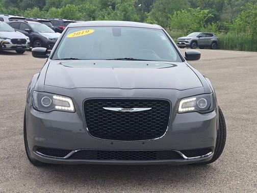 2019 Chrysler 300 Touring