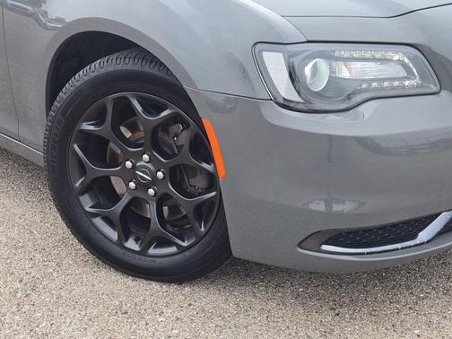 2019 Chrysler 300 Touring