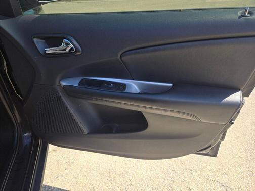 Pitch Black Clearcoat 2020 Dodge Journey SE Value