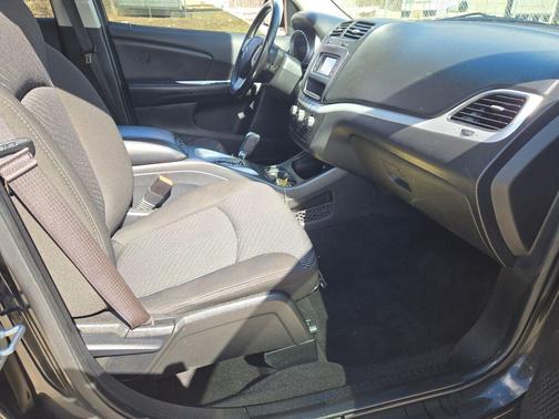 Pitch Black Clearcoat 2020 Dodge Journey SE Value