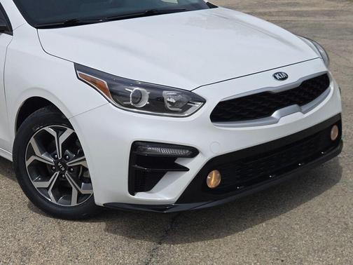 Snow White Pearl 2021 Kia Forte LXS