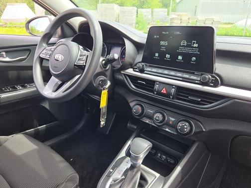 Snow White Pearl 2021 Kia Forte LXS