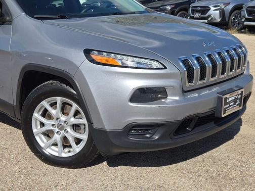 2016 Jeep Cherokee Sport