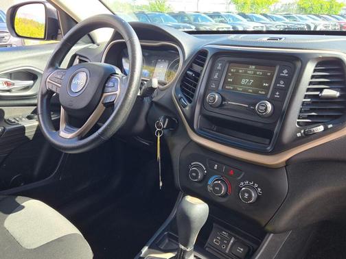 2016 Jeep Cherokee Sport