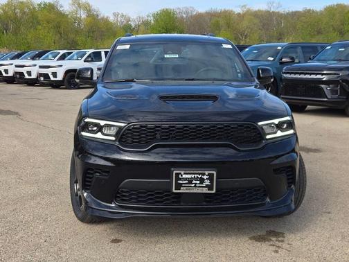 DB Black Crystal Clearcoat 2026 Dodge Durango GT Plus HEMI V8