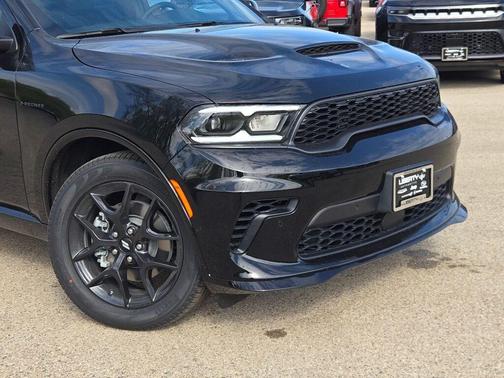 DB Black Crystal Clearcoat 2026 Dodge Durango GT Plus HEMI V8