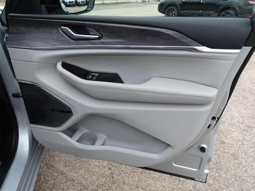 2022 Jeep Grand Cherokee 4xe Overland