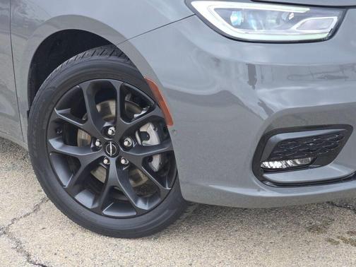 Ceramic Gray Clearcoat 2021 Chrysler Pacifica Limited