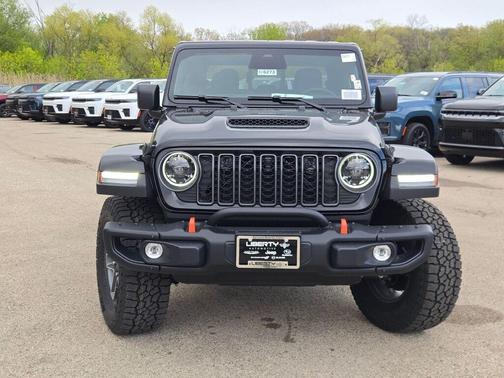 Black Clearcoat 2026 Jeep Gladiator Mojave