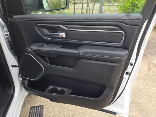 Bright White Clearcoat 2026 RAM 1500 Laramie