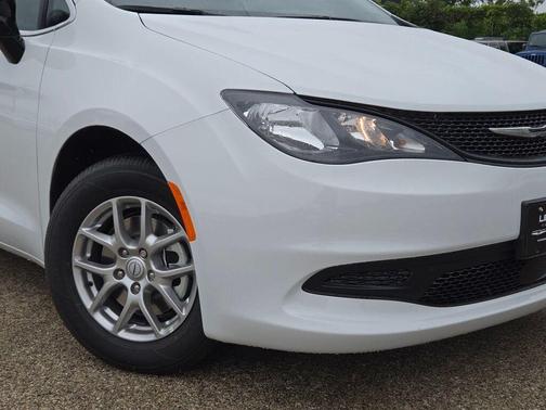 2026 Chrysler Voyager LX