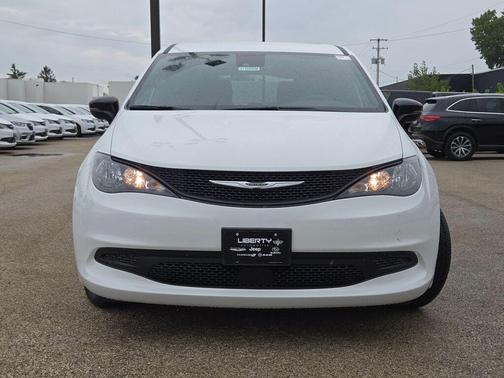 2026 Chrysler Voyager LX