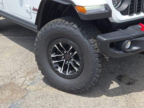 Bright White Clearcoat 2026 Jeep Wrangler Rubicon