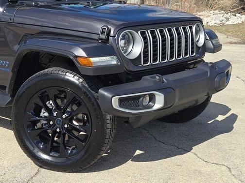 Granite Crystal Clearcoat Metallic 2025 Jeep Wrangler 4xe Sahara