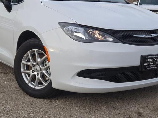 2025 Chrysler Voyager LX