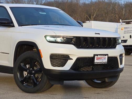 2025 Jeep Grand Cherokee Laredo