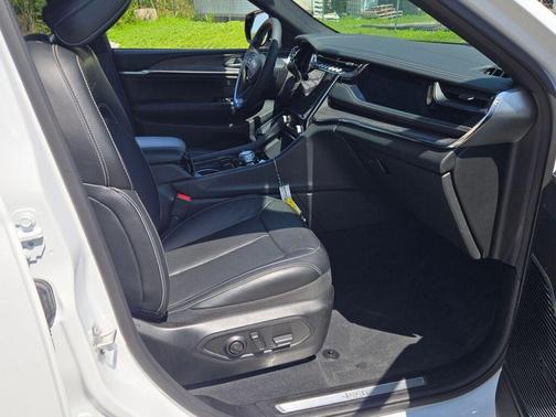 Bright White Clearcoat 2023 Jeep Grand Cherokee L Overland