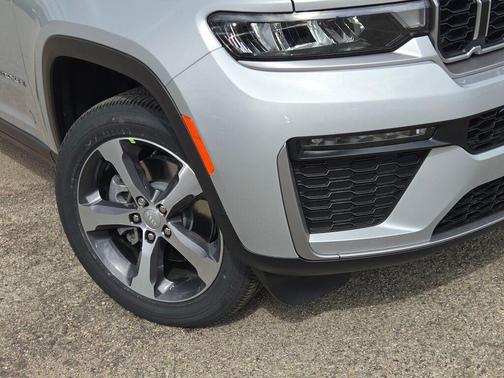 Silver Zynith 2026 Jeep Grand Cherokee L Limited
