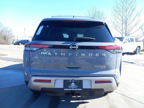 2025 Nissan Pathfinder Platinum 4WD