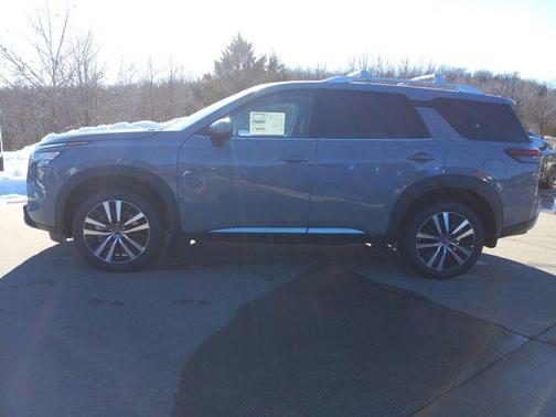 2025 Nissan Pathfinder Platinum 4WD